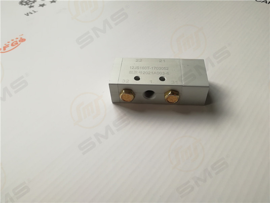 コネクター12V Sinotruk Howoのトラックの部品が付いている12JS160T-1703052単一Hの弁